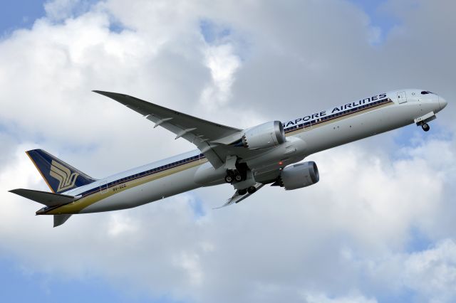 BOEING 787-10 Dreamliner (9V-SCG) - A freshly painted Singapore Airlines 787-10, callsign Boeing 002, departs FTW after being painted. Seen here heading back to Boeings Charleston plant.