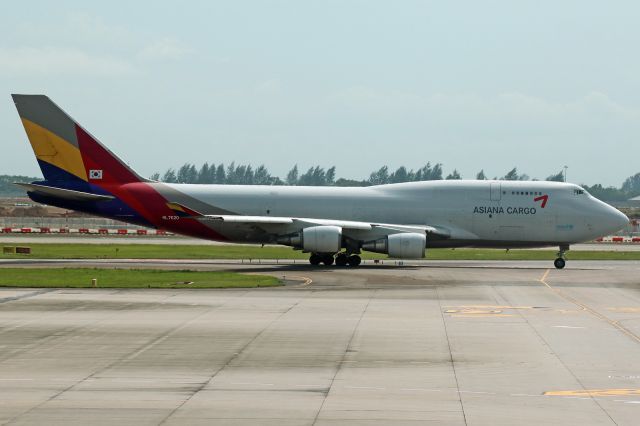 Boeing 747-400 (HL4620)