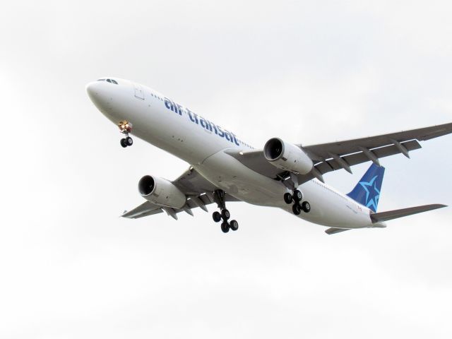 Airbus A330-300 —