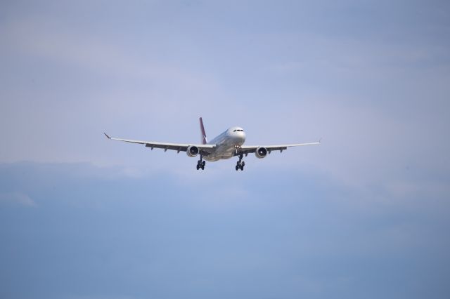 Airbus A330-200 (VH-EBQ)