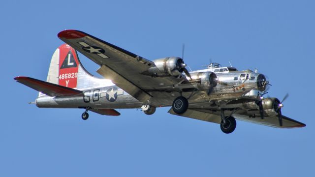 Boeing B-17 Flying Fortress (N3193G) - The beautiful B-17 coming into GMU for warbird weekend.  10/7/23.