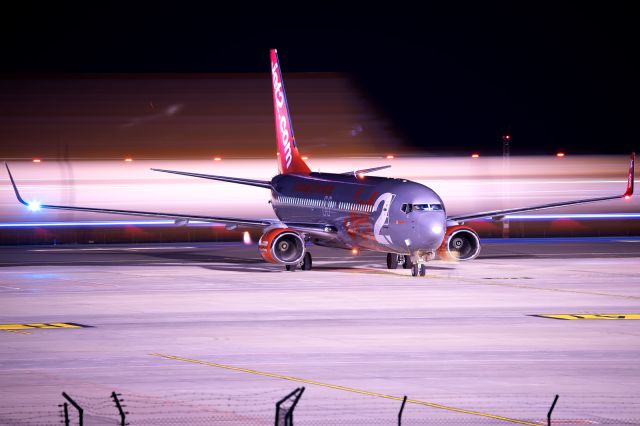 Boeing 737-800 (G-DRTZ)