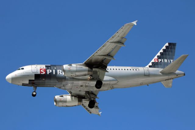 Airbus A319 (N525NK) - Spirit534 (N525NK, cn 2942) on final for RWY 24R.