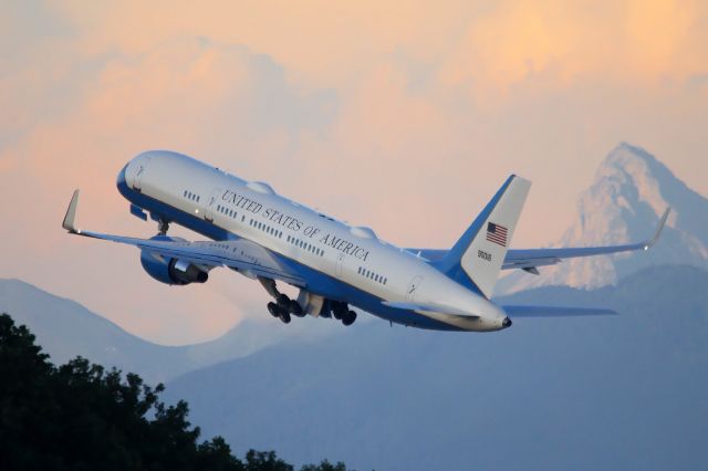 Boeing 757-200 (09-0016)