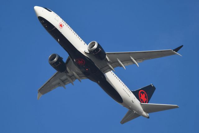 Boeing 737 MAX 8 (C-GMIQ)