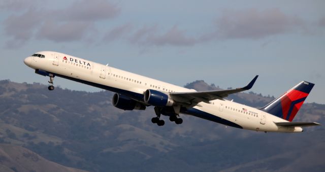 BOEING 757-300 (N585NW) - DL # 1454 Departure to ATL    11-27-16  