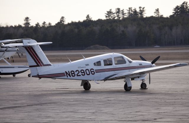 Piper Cherokee Arrow (N82906)