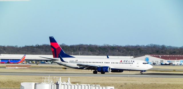 Boeing 737-700 (N375DA) - 1-20-14