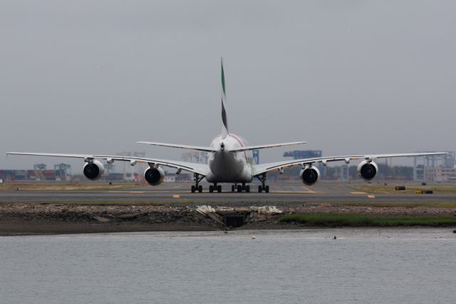 Airbus A380-800 (A6-EOL)