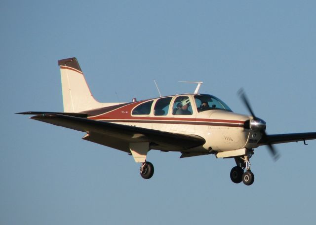 Beechcraft Bonanza (33) (N7204N) - Landing on 14 at Downtown Shreveport.