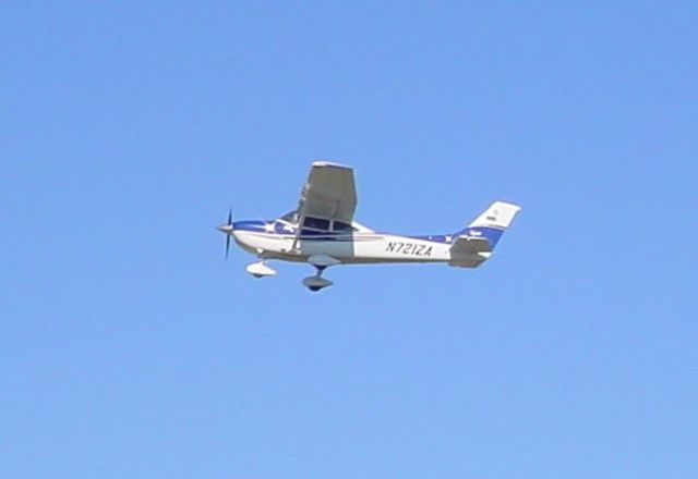 Cessna Skylane (N721ZA) - Departing rwy 27 on 12/11/09