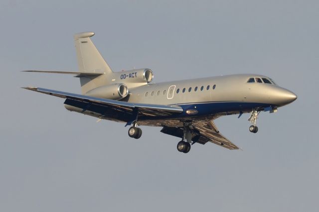 Dassault Falcon 900 (OO-ACT) - 13/02/2015br /Landing 07 from Bucarest