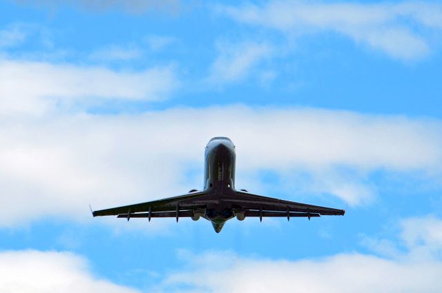 — — - Unidentified jet and model taking off from Holman Field in down town St Paul Minnesota.