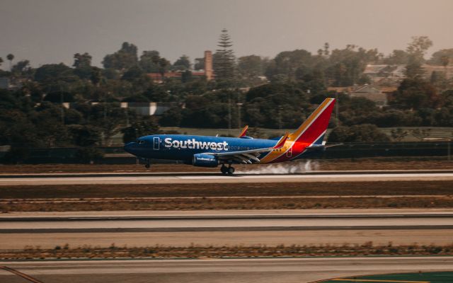 Boeing 737-700 (N7722B) - @planesthetics on instagram