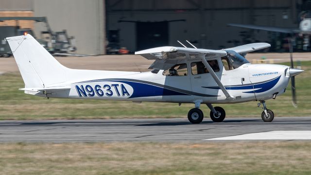 Cessna Skyhawk (N963TA) - N963TA doing pattern work on Martin State Airport's runway 15