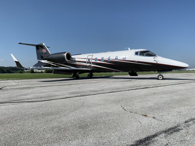 Learjet 60 (N160EM)