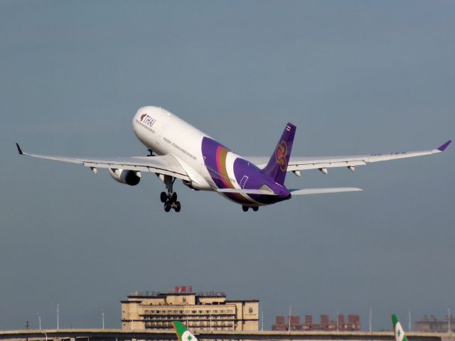Airbus A330-300 (HS-TES)