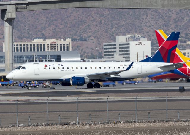 Embraer 175 (N631CZ)