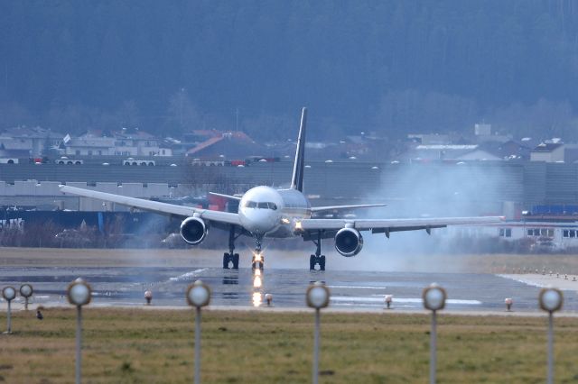 Boeing 757-200 (G-POWH)