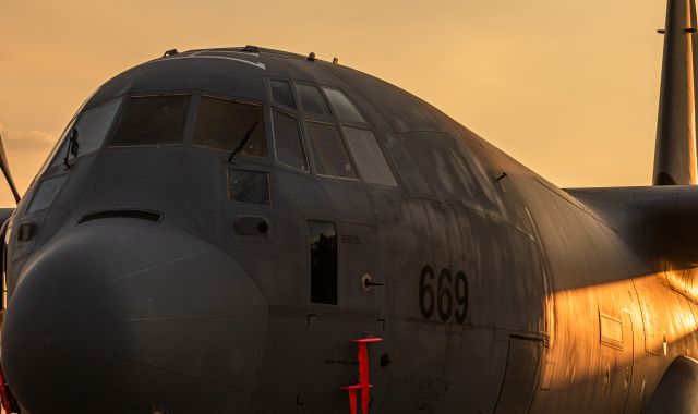 Lockheed C-130 Hercules (0669)