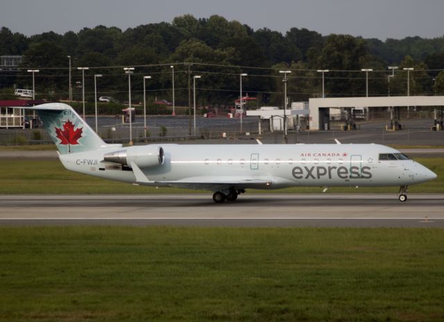 Canadair Regional Jet CRJ-100 (C-FWJI)