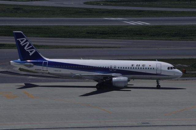 Airbus A320 (JA8300) - Taxing at Tokyo-Haneda Intl Airport on 1998/07/27