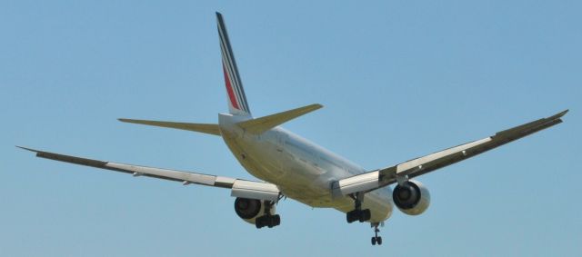 Boeing 777-200 (F-GSQM)