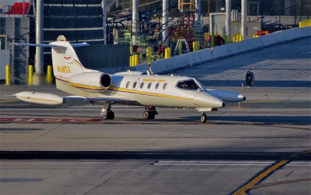 Learjet 35 (N611TA)