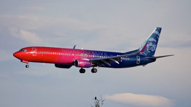 Boeing 737-900 (N493AS) - ASA927 from PDX on final to SEA Rwy 34L on 3.28.19. (B737-990(ER)(WL) / ln 5738 / cn 41727).  (More To Love livery).