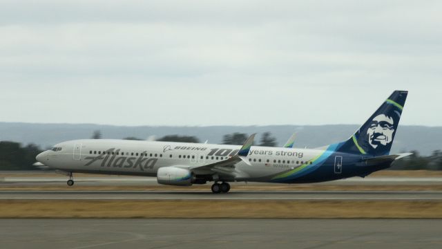 Boeing 737-900 (N248AK)