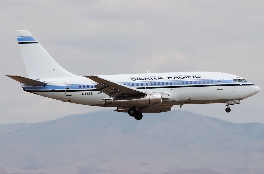 Boeing 737-200 (N712S) - Sierra Pacific 712 landing in Boise for a visit with her sister, 703. Full Quality Photo: a rel=nofollow href=http://www.airliners.net/photo/Sierra-Pacific-Airlines/Boeing-737-2Y5-Adv/2482088/L/&sid=14859069105cd881647b93b1c688cd9chttp://www.airliners.net/photo/Sierra-Pacific-Airlines/Boeing-737-2Y5-Adv/2482088/L/&sid=14859069105cd881647b93b1c688cd9c/a