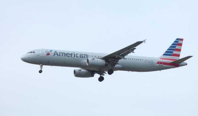 Airbus A321 (N557UW) - Shown here is an American Airline Airbus A321 a few moments until landing in the Spring of 2017.