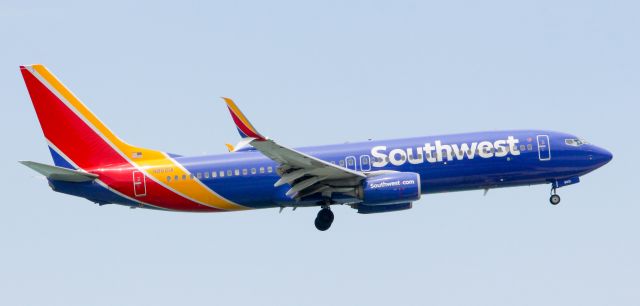 Boeing 737-800 (N8621A) - Southwest 737-800 coming in for a landing on runway 07