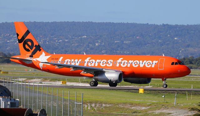 Airbus A320 (VH-VGF) - Special scheme to commemorate the airlines 10th Birthday