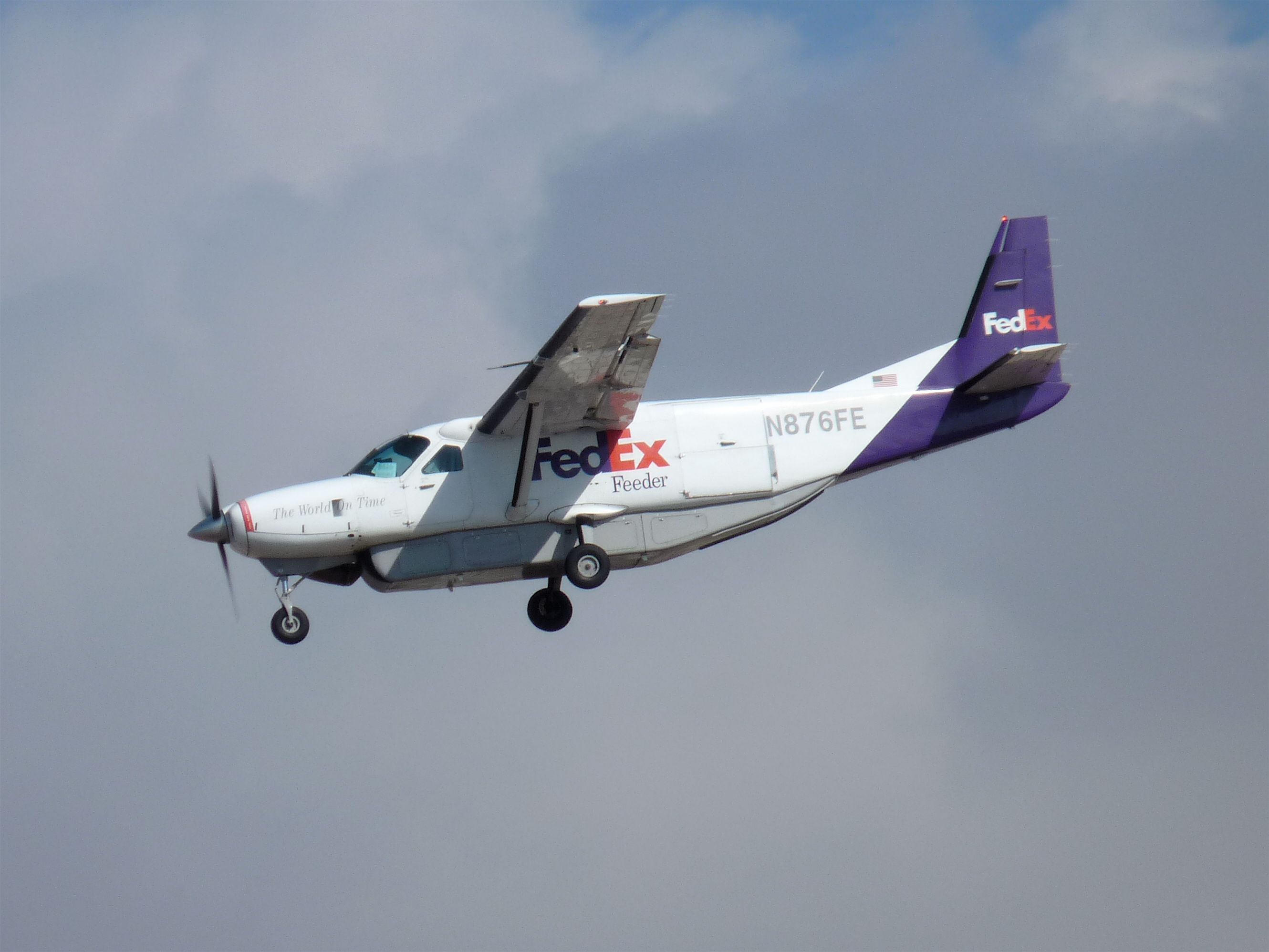 Cessna Caravan (N876FE)