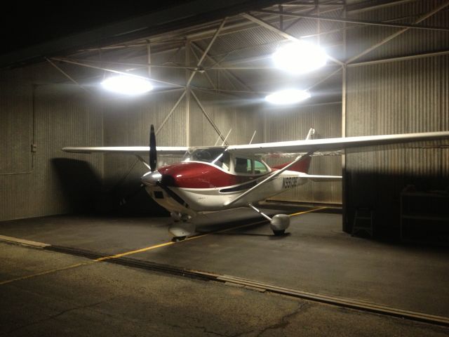 Cessna Skylane (N9913E)