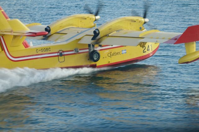 Canadair CL-415 SuperScooper (C-GQBC) - Scooping august 2017 on Green lake BC