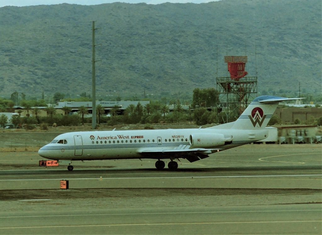 N528YV — - KPHX - Fokker 70 of Mountain West Airlines DBa America West Express arriving Phoenix July 1995 - I have no clue where this arrived from. MWA used this jet for about 2 years.