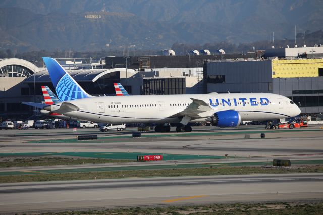 Boeing 787-9 Dreamliner (N29975)