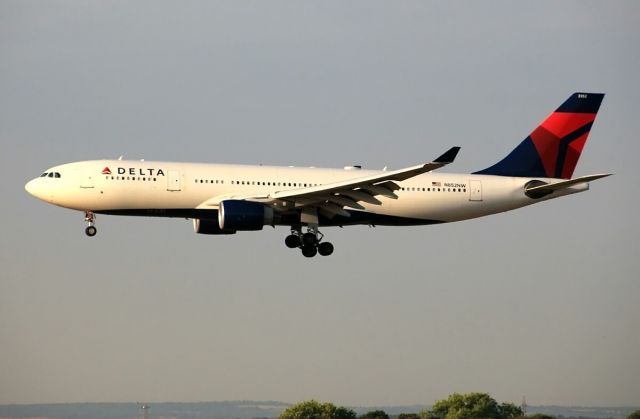 Airbus A330-200 (N852NW)