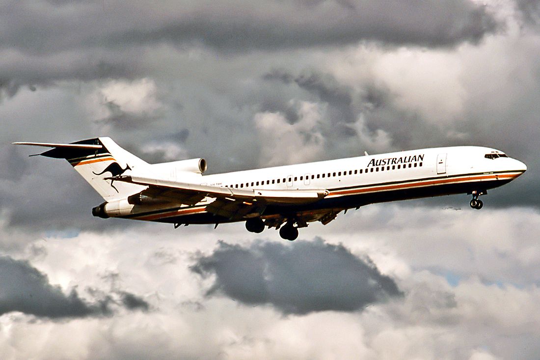 BOEING 727-200 (VH-TBH) - AUSTRALIAN AIRLINES - BOEING 727-276/ADV - REG : VH-TBH (CN 20553/991) - ADELAIDE INTERNATIONAL AIRPORT SA. AUSTRALIA- YPAD 5/1/1991