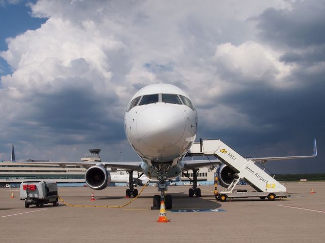 BOEING 757-300 (D-ABOM)