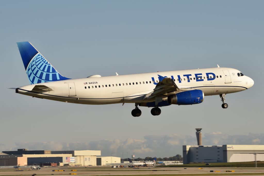 Airbus A320 (N412UA) - 10-C 10-23-21