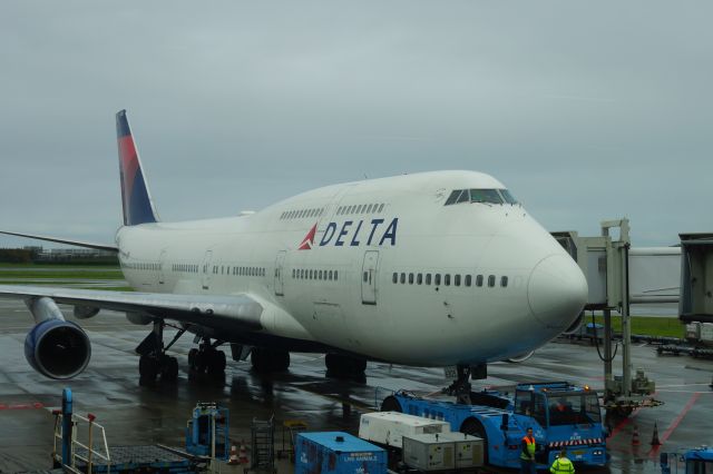 Boeing 747-200 (N665US)