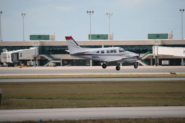 Learjet 24 (N65L)