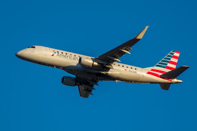 Embraer 175 (N262NN) - Taking off December 15 2019.