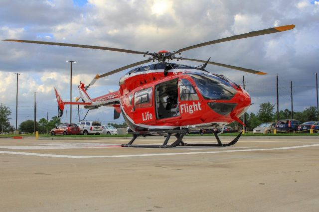 KAWASAKI EC-145 (N455MH) - Houston Hermann Memorial LifeFlight doing a patient transport at a Houston area hospital.