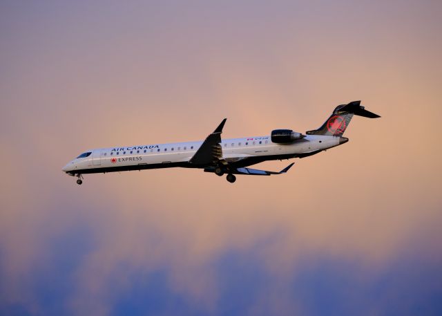 Canadair Regional Jet CRJ-900 (C-FJJZ)