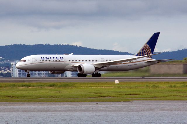 Boeing 787-9 Dreamliner (N29968) - Operating DEL-EWR this United B789 diverted to BOS on 6/19/23 for fuel. 