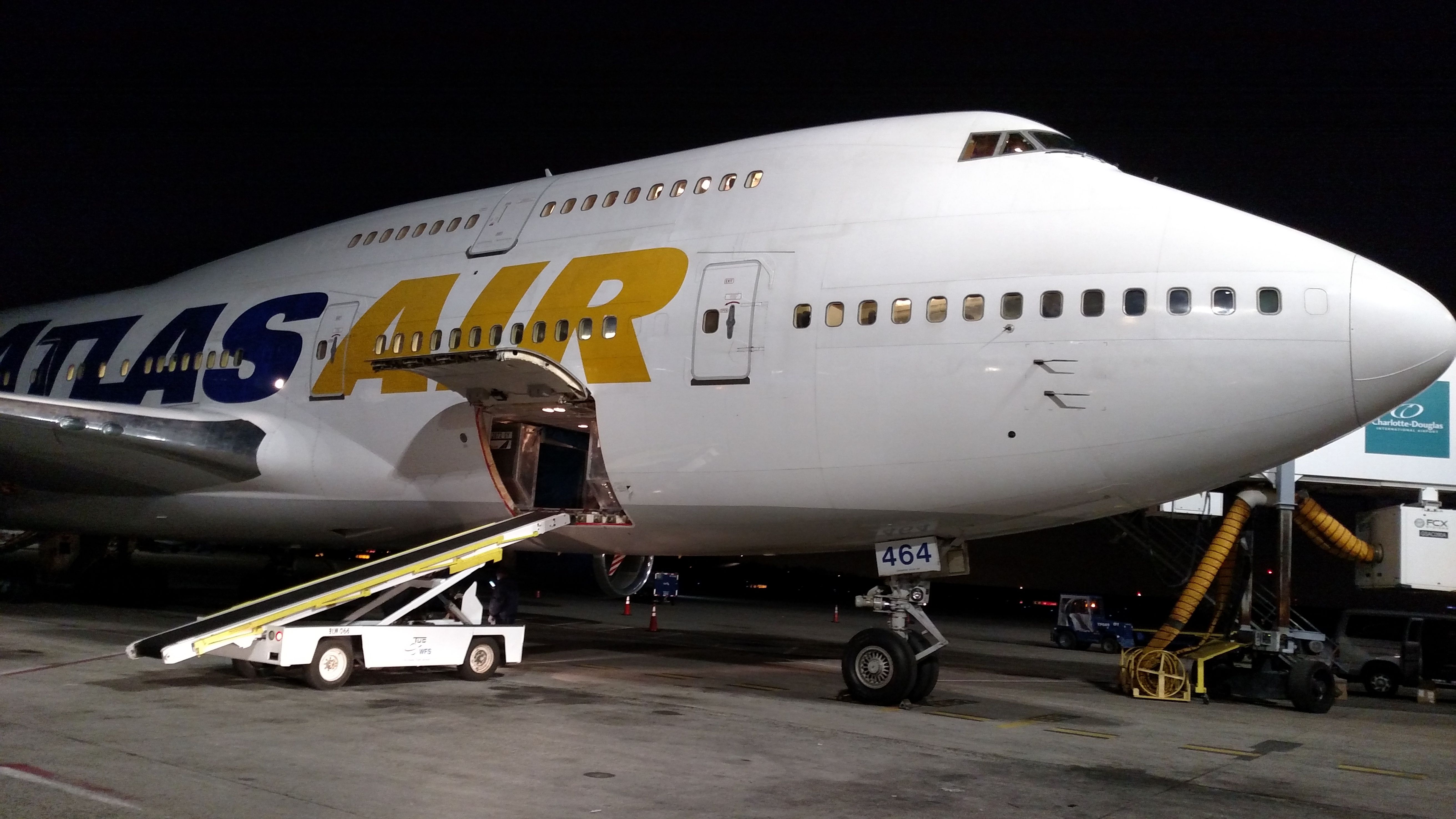 Boeing 747-400 (N464MC) - One of the three charter flights of the day along with two Xtra 734s N134AS and N417XA all to Cancun.